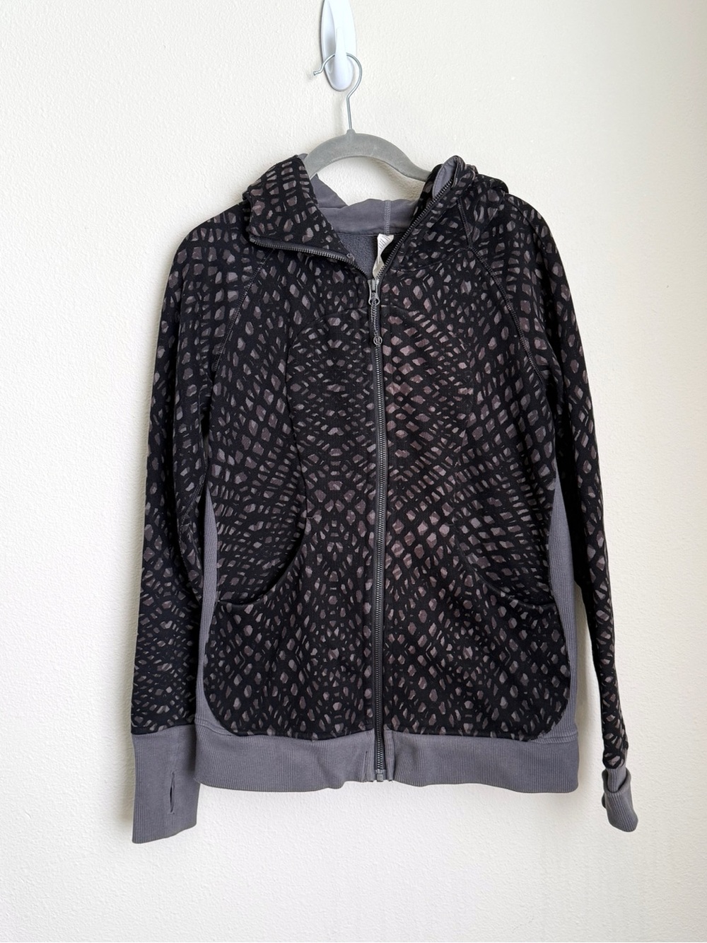 Lululemon Scuba Hoodie | Size 8 | Black/Gray Print